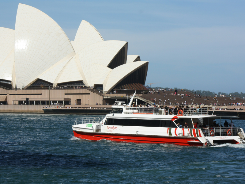 Sydney Harbour Night Dinner Cruise (2 Hours)