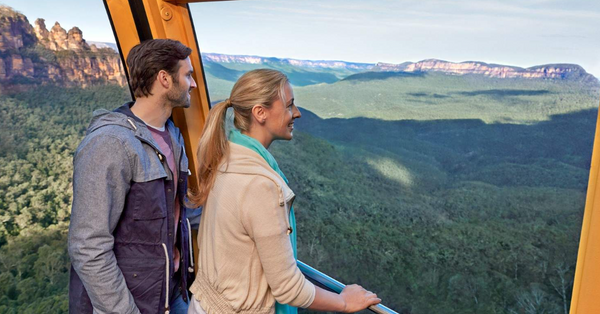 蓝山一日游与考拉合影